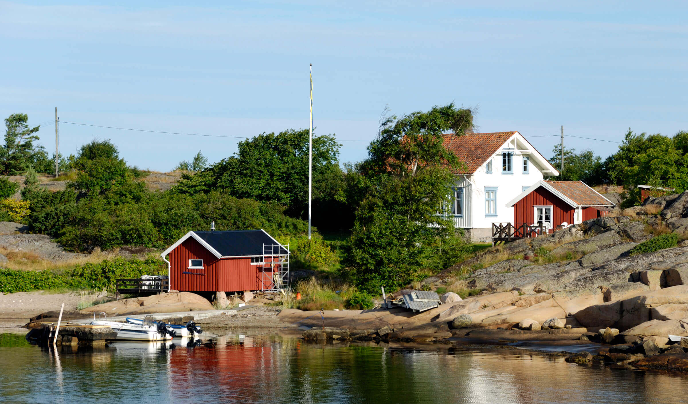 Hytte ved sjøen i Sverige