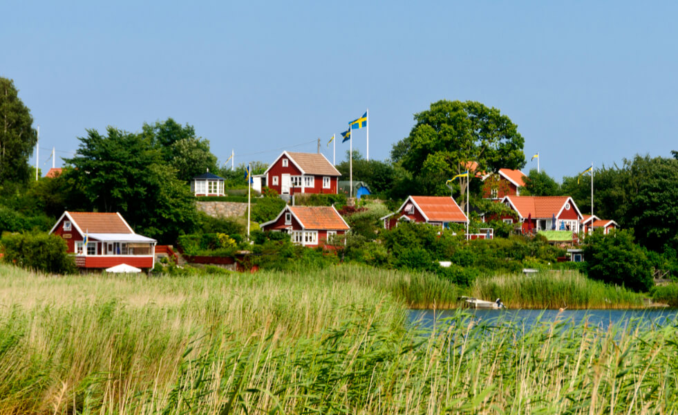 Små røde hytter i Brändaholm, Sverige